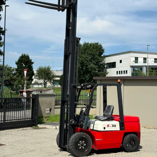 <strong> 3 TON </strong>(Carrello elevatore)